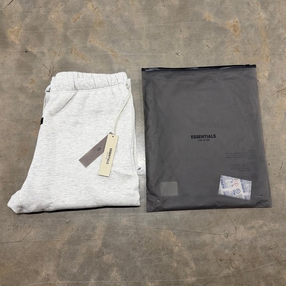 Fear of God Essentials SS22 'Light Oatmeal' Sweatpants Size S - Picture 2 of 7